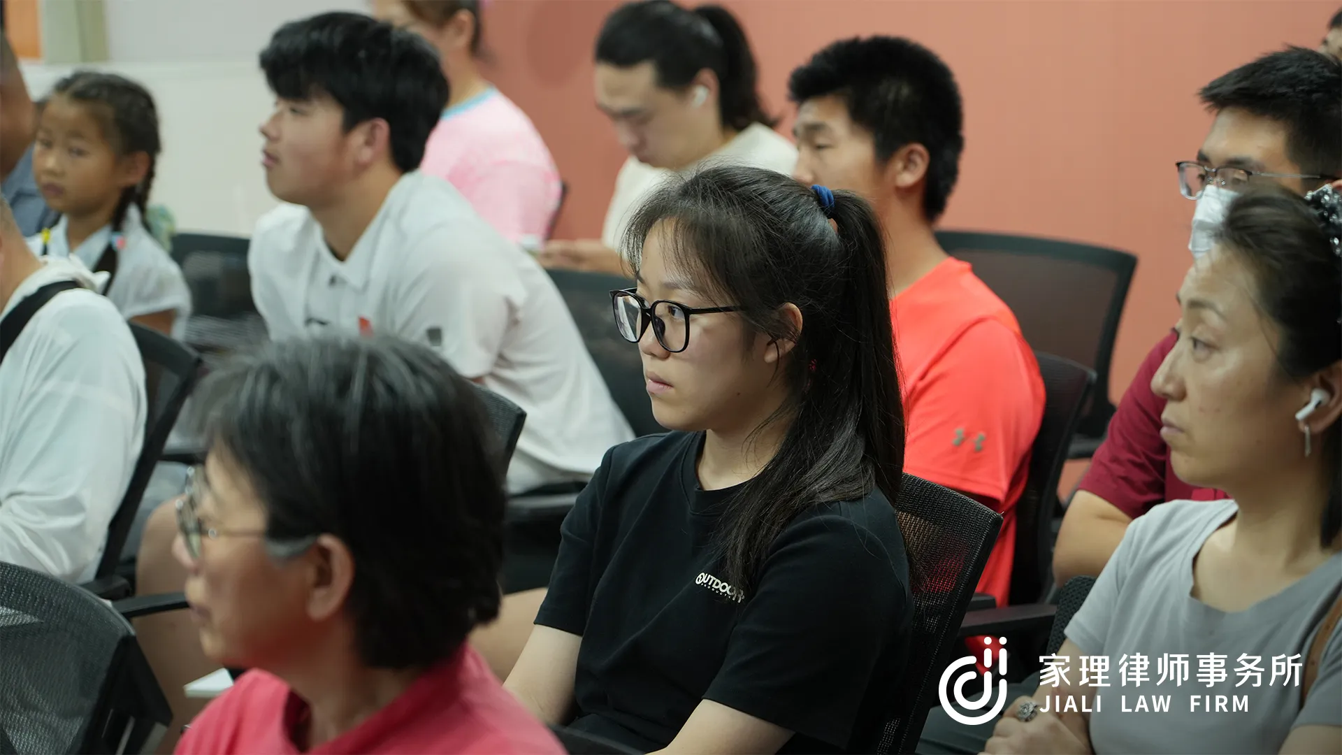 家理律师事务所×《第三调解室》｜一堂关于“爱与边界”的亲子法治课